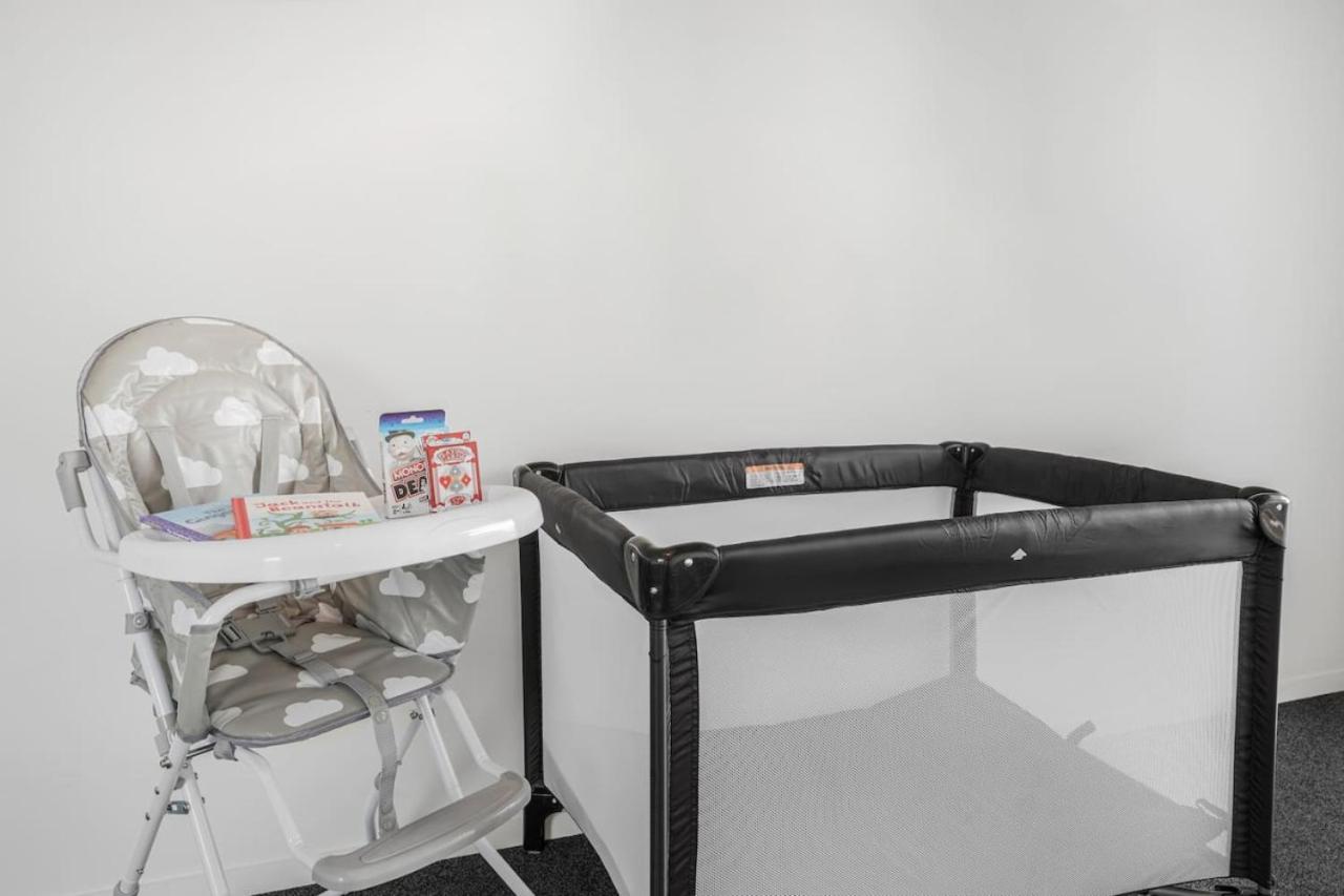Modern And Central With 2 Ensuites -By Kosh Bnb Hamilton Kültér fotó